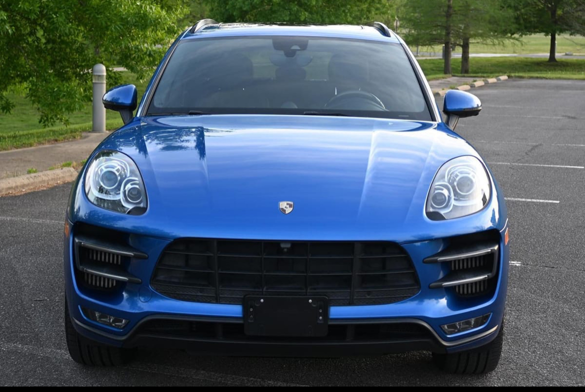 2016 Porsche Macan — Side View