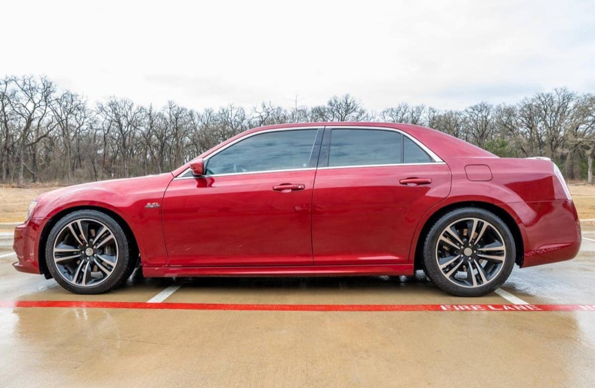 2013 Chrysler 300 SRT — Photo 9
