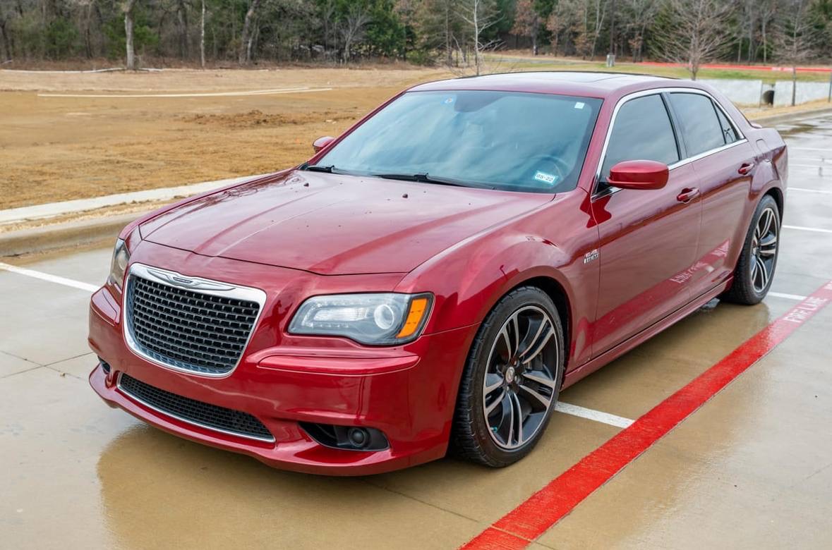 2013 Chrysler 300 SRT — Photo 10