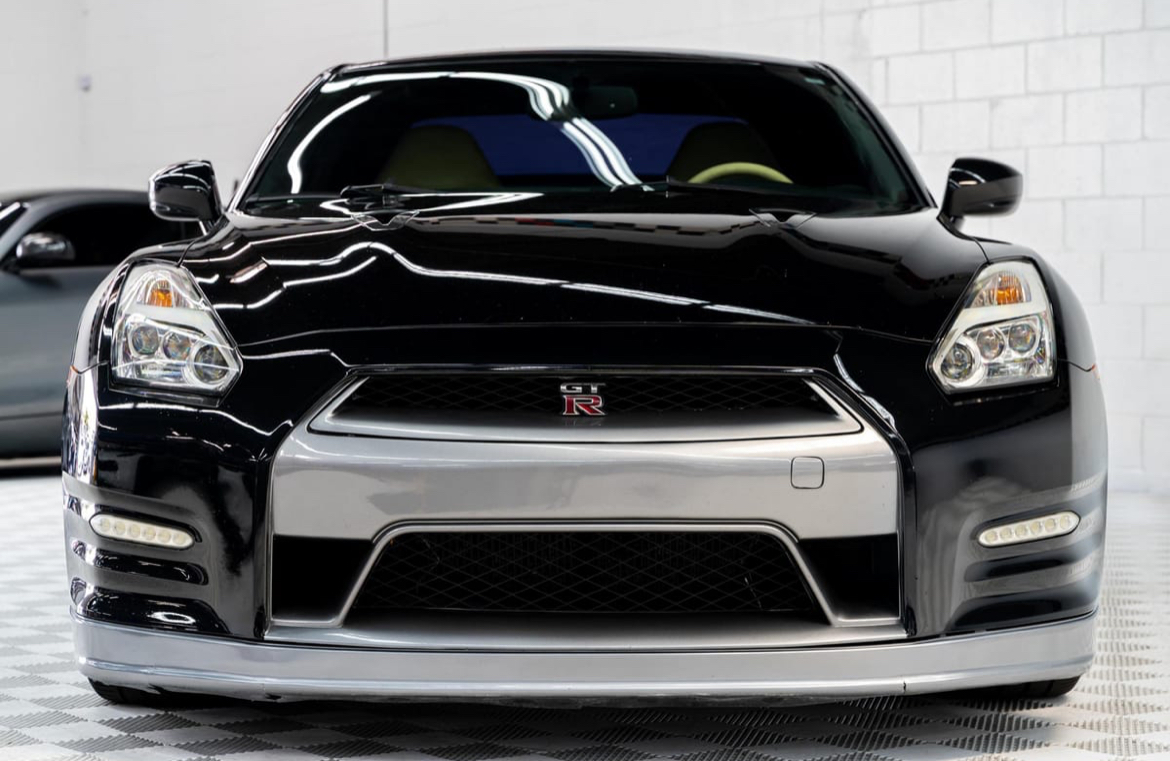 2016 Nissan GT-R Premium — Side View