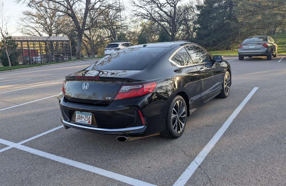 2016 Honda Accord EX-L V6 Coupe — Photo 7