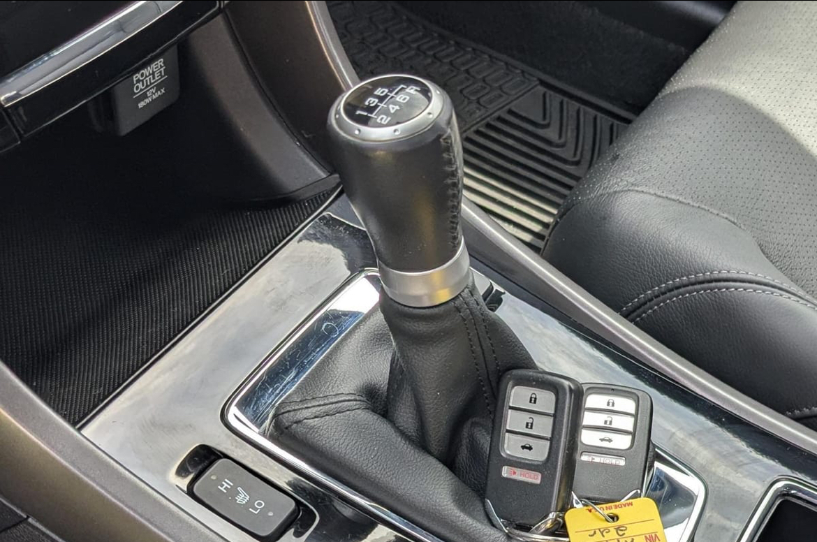 2016 Honda Accord EX-L V6 Coupe — Photo 10