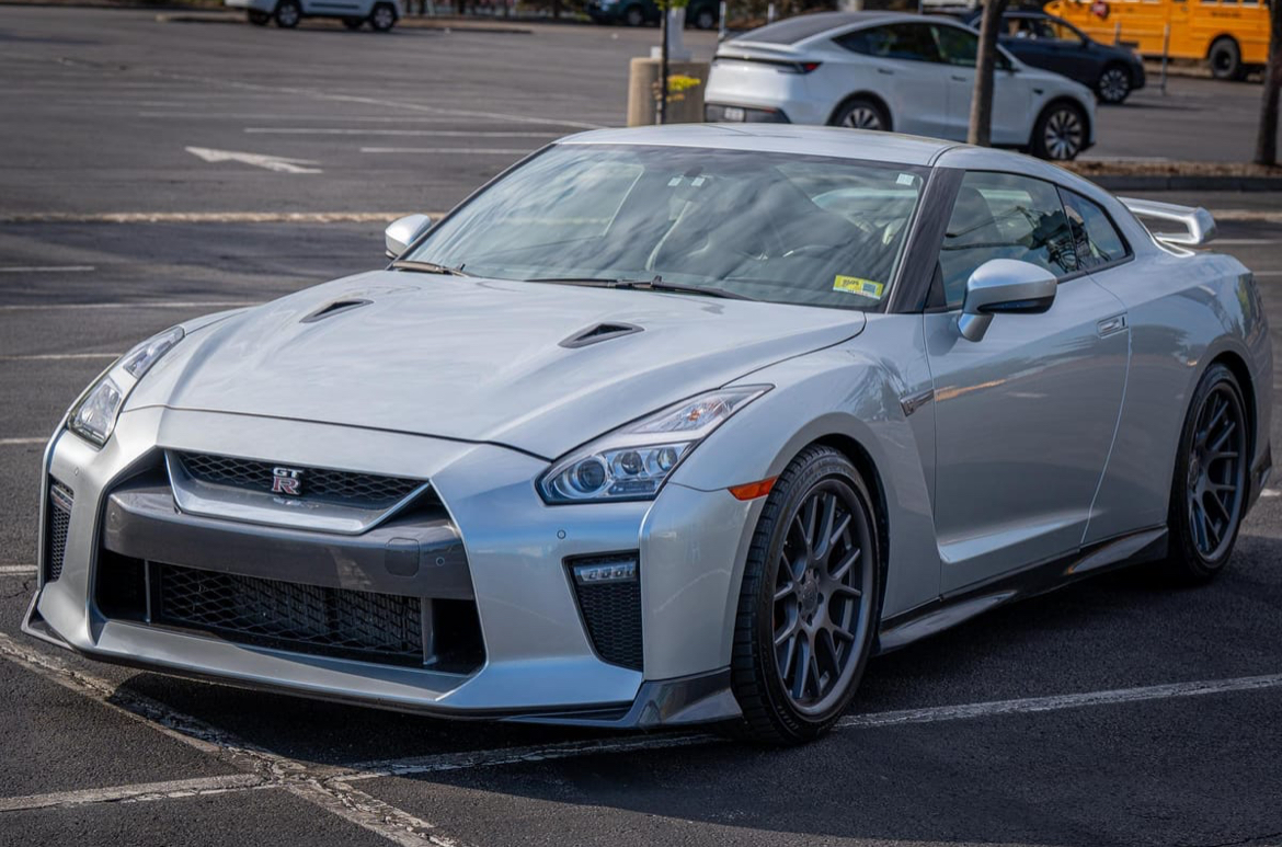 2018 Nissan GT-R Premium — Interior
