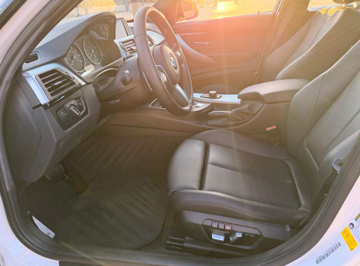 2017 BMW 3 Series — Photo 12