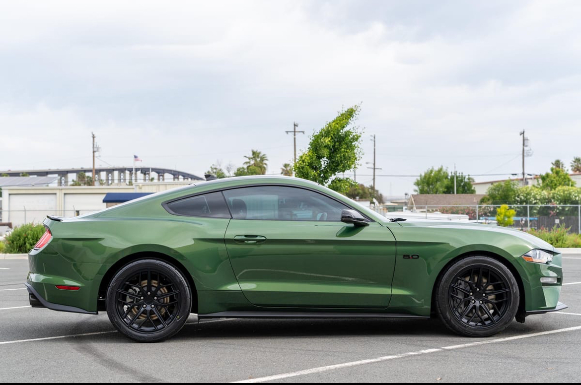 2022 Ford Mustang GT coupe premium — Interior