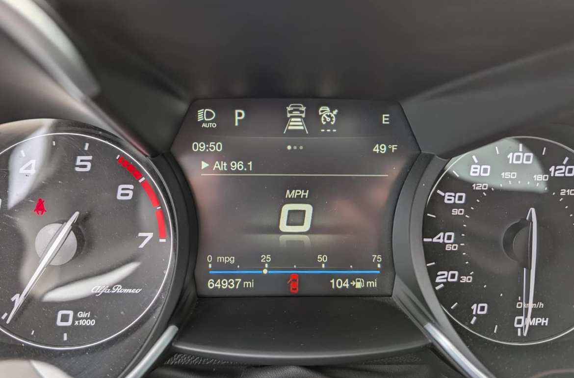 2018 Alfa Romeo Giulia — Photo 12