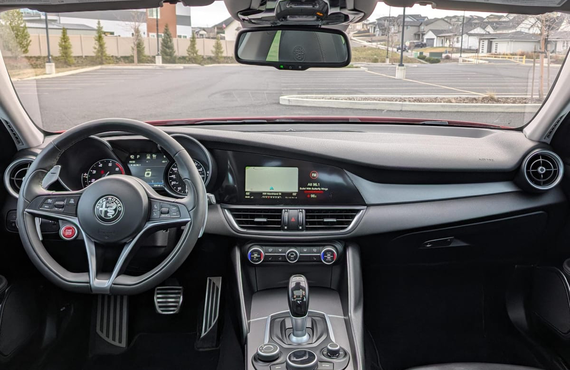 2018 Alfa Romeo Giulia — Photo 9