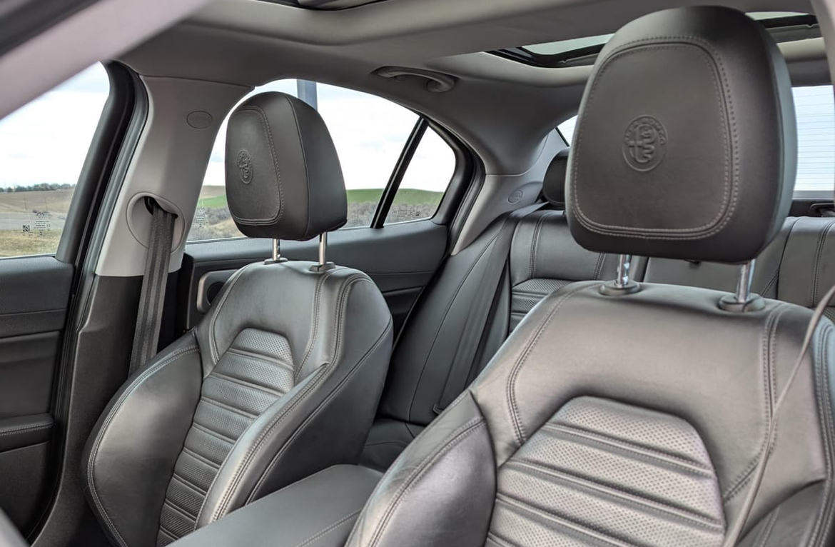 2018 Alfa Romeo Giulia — Photo 10