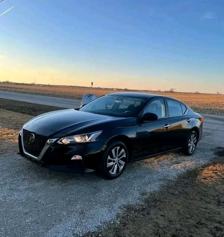 2020 Nissan Altima — Side View