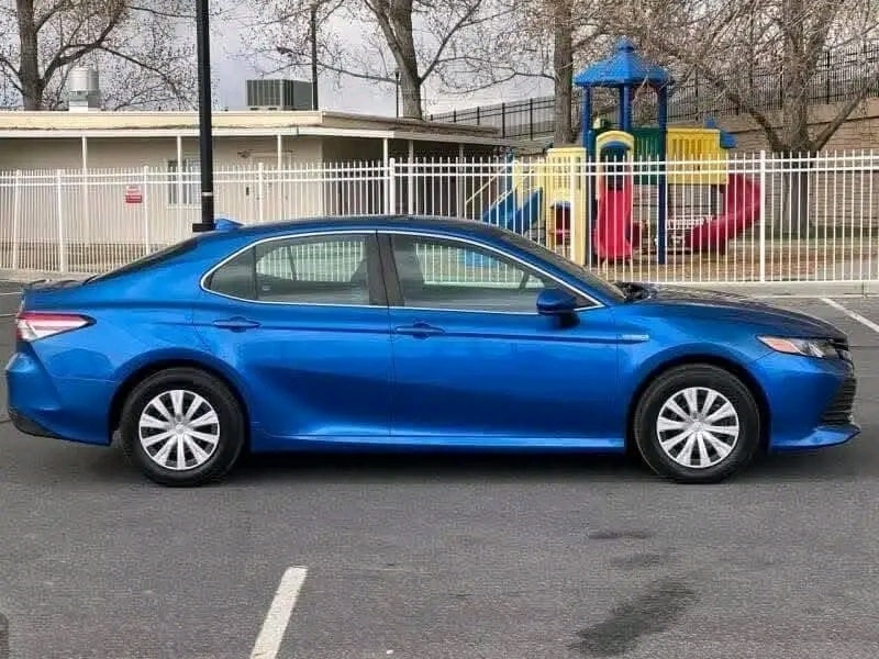 2020 Toyota Camry Hybrid LE — Photo 5