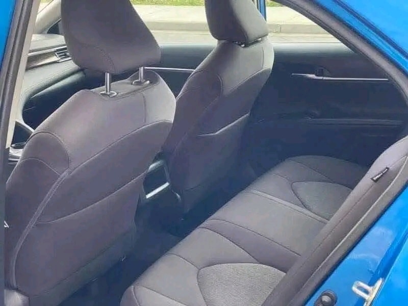 2020 Toyota Camry Hybrid LE — Photo 7
